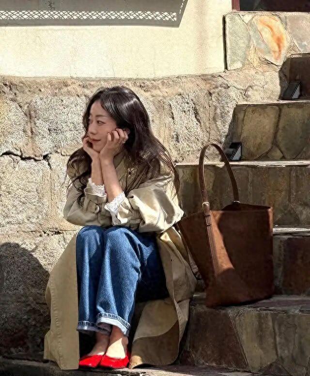 法式松弛感穿搭_burberry 风衣 颜色_巴黎街头穿搭公式