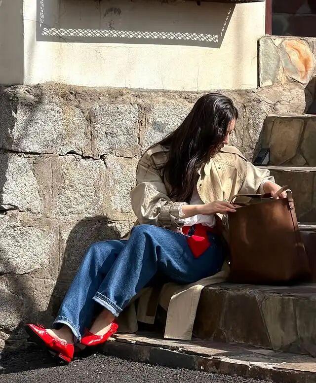 巴黎街头穿搭公式_burberry 风衣 颜色_法式松弛感穿搭