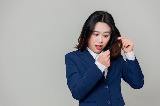 中老年戴假发头皮闷汗_头发留长有什么危害_长期戴假发牵引性脱发