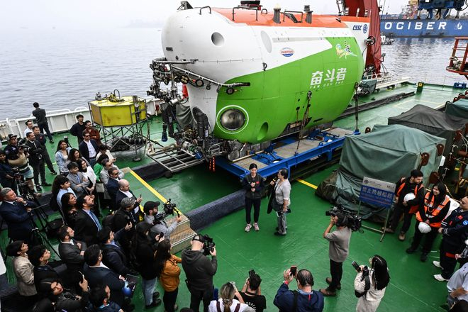 中国科学十大进展化能合成生态系统_深渊海沟化能合成生物群落_深海中生态系统变化