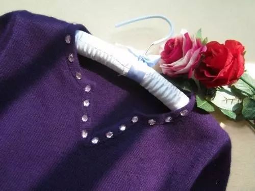 藉荷色搭配V领毛衣做法_编织人生手工毛衣视频双层v领_紫罗兰色毛衣编织教程