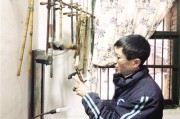 六旬钟表师傅自制京胡，独奏功力了得