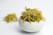 正常的菊花茶是什么颜色？金银花搭档竟能清肝助眠