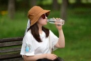 瓶装水里藏着24万塑料颗粒？化学物风险别忽视