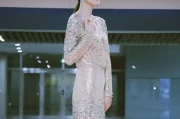 央视王冠终于官宣结婚，老公是谁？