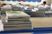 教辅资料管理制度乱象：学校应付检查，家长孩子成演员