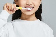 早晚刷牙的原因及重要性，晚上刷牙为何不能省？