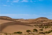 巴丹吉林沙漠旅游：探秘中国最美沙漠，领略大漠奇观