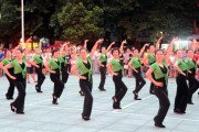 广场舞文化新潮流：政府指导服务，年轻人也爱跳