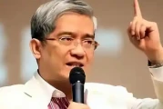 郎咸平财经：表面风光的经济学家，背后包养空姐等乱象
