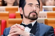 费翔为啥一直单身？和爸爸缺席、家庭变故有关