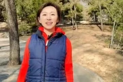央视欧阳夏丹消失3年后首现身，素颜锻炼引热议