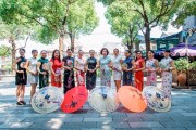 无锡阳春巷旗袍秀！美女云集大秀婀娜身段，快来瞧一瞧