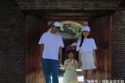 甜馨晒李小璐贾乃亮合照，网友劝和
