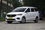 宝骏360：6座MPV能当床车，动力弱点能忍吗