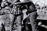 1938 年血战台儿庄：中国军人死守阵地，女兵英勇殉国