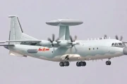 空警500预警机腾空瞬间，轮胎擦出火花，守护蓝天中枢神经