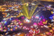 成都东安湖灯会亮灯了！首届灯会美翻天