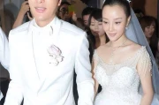 李小璐贾乃亮旧照回首，从甜蜜夫妻到离婚收场