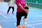 欧阳夏丹打羽毛球视频曝光，阳康后打球气喘吁吁