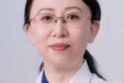 新鞋磨小脚趾头怎么办？试试换鞋、护脚和矫正走姿