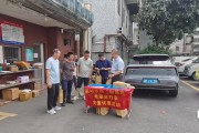蕉岭农行教小区居民用手机给电动车充电