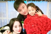 李小璐贾乃亮昔日合照，从恩爱夫妻到离婚收场