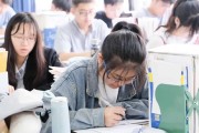 8年级上册英语人教版：暑期安全必备短语与课文精讲