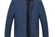 今年男人流行什么外套？中年加棉夹克和棒球服正火