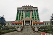 新丰碰瓷党自残手指骗近4万，坐摩托假摔苦肉计专坑司机