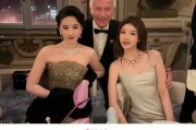 刘亦菲不化妆啥样？生图曝光颈纹明显，网友直呼滤镜碎了