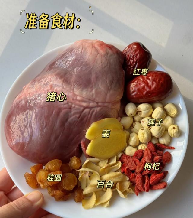 吃什么可以改善睡眠多梦_熬夜猪心汤_莲子百合酸枣仁助眠