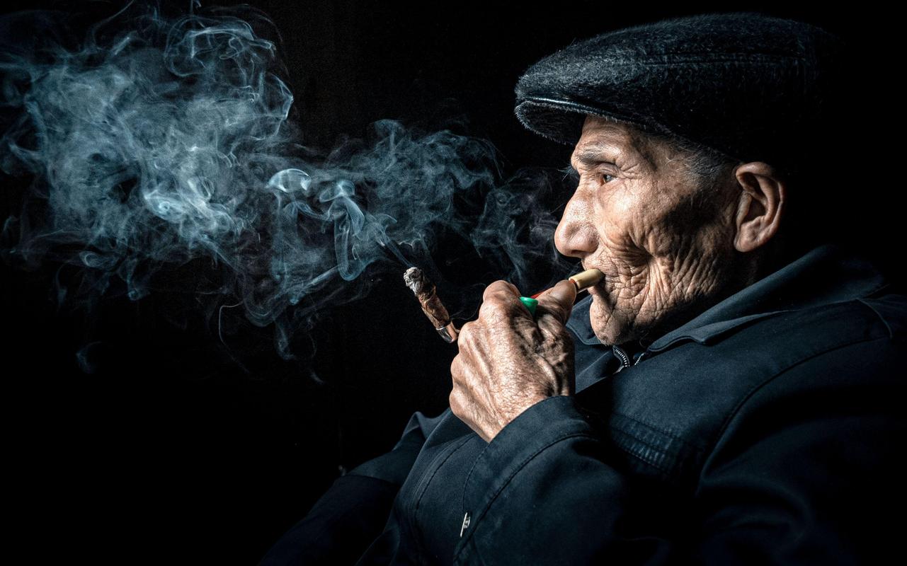 慢阻肺肺气肿区别_肺大泡形成_肺气肿早期症状