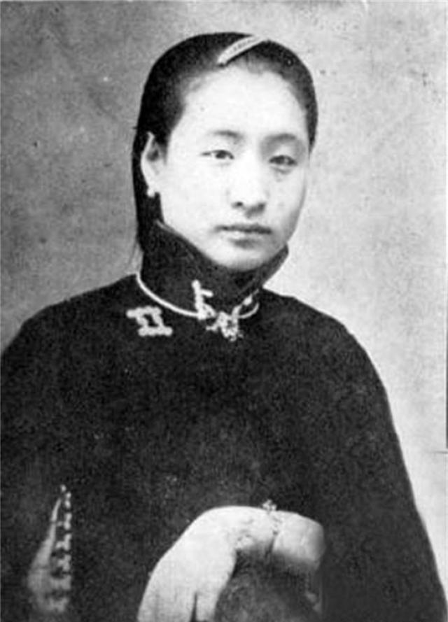 小凤仙与蔡锷的爱情故事_小凤仙的坎坷童年经历_小凤仙与蔡锷照片