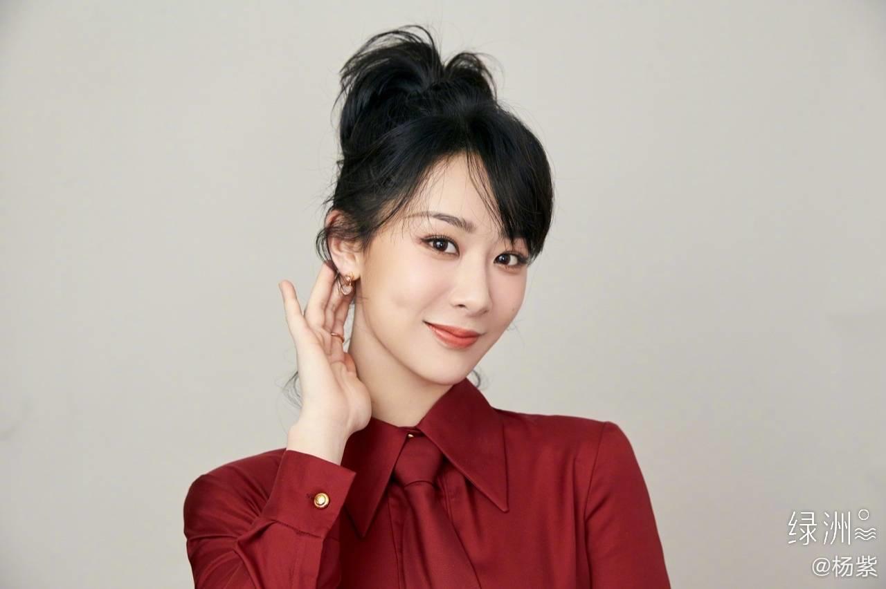 coach包包 海报_杨紫coach代言大片分析_coach杨紫代言对比刘雯