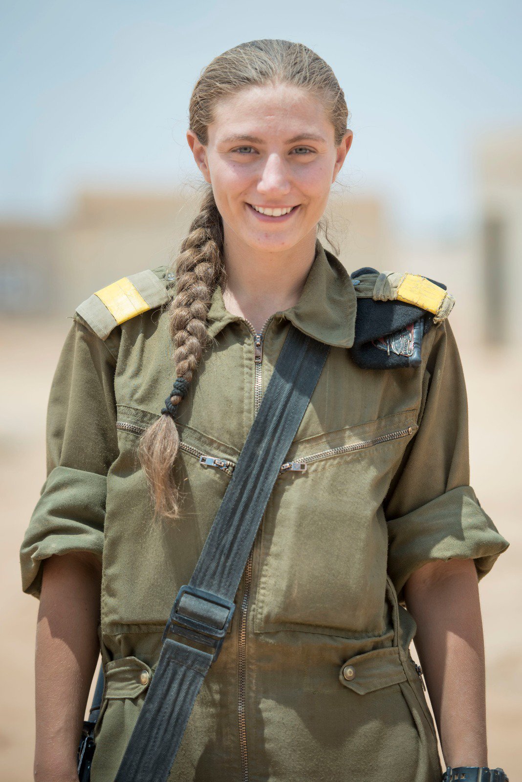 以色列首个全女兵坦克车组_以色列女兵遮羞基本靠枪_以色列女性坦克兵试点项目