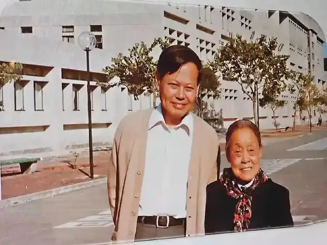 杨振宁和孩子的关系_罗孟华 杨振宁 母亲教育