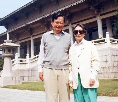 罗孟华 杨振宁 母亲教育_杨振宁和孩子的关系