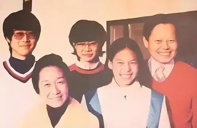 杨振宁三个孩子的成就_杨振宁子女_杨振宁和孩子的关系