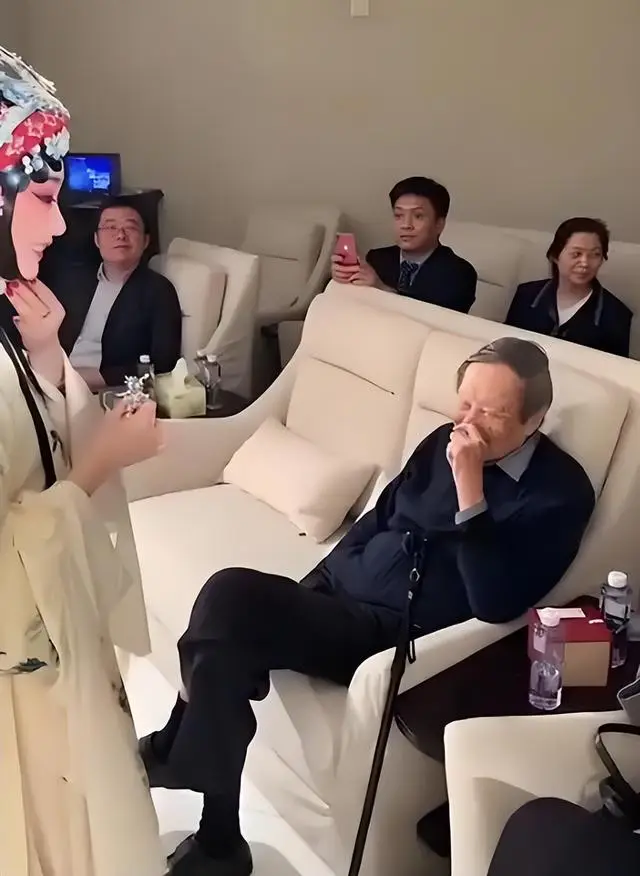 杨振宁子女_杨振宁和孩子的关系_杨振宁三个孩子的成就