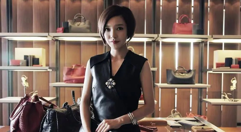 MiuMiu骑士靴抢购现象_MiuMiu千金人设打造策略_miumiu hk官网