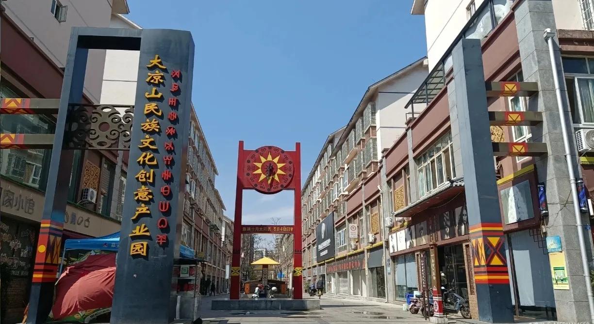 四川西昌旅游景点大全_邛海泸山风景区_螺髻山温泉瀑布