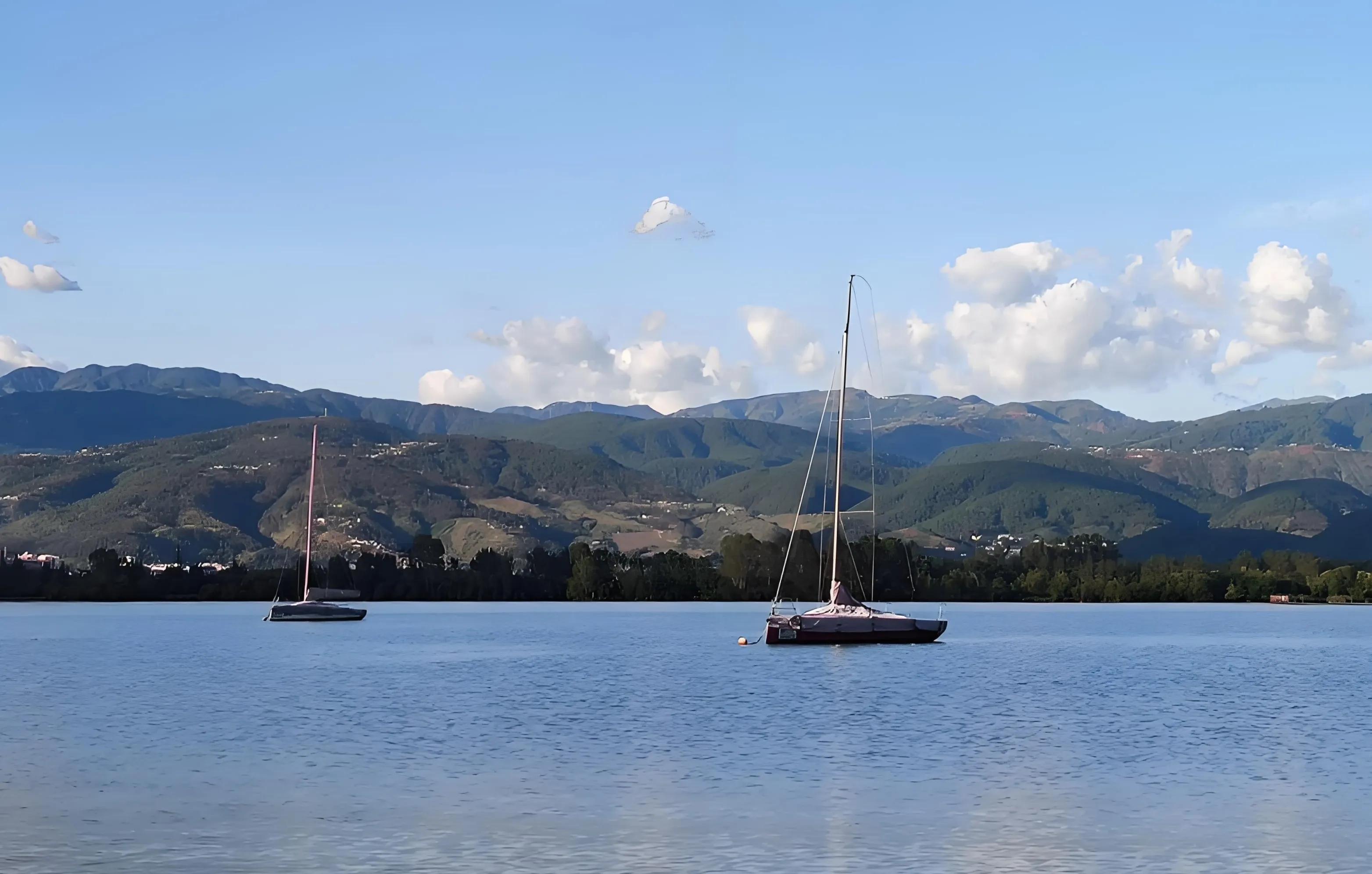 邛海泸山风景区_四川西昌旅游景点大全_螺髻山温泉瀑布