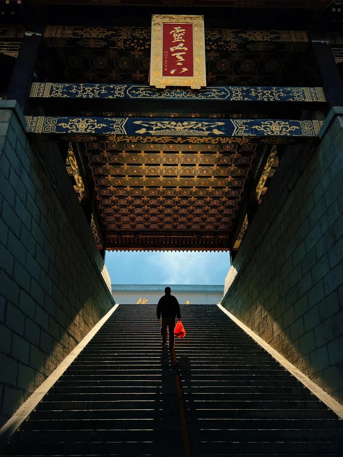 螺髻山温泉瀑布_邛海泸山风景区_四川西昌旅游景点大全