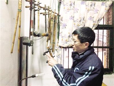 京胡独奏_京剧票友自制京胡全过程_钟表维修师傅也是京剧票友 手工制作京胡