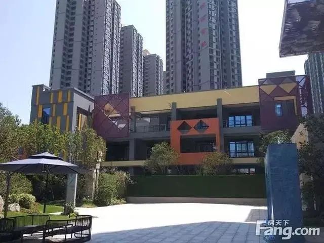 龙光地产总部在哪里？如何选择合适的地产商？