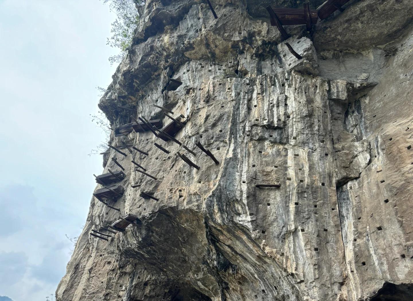 武夷山的悬棺文化_四川珙县麻塘坝悬棺_珙县悬棺历史与僰人文化