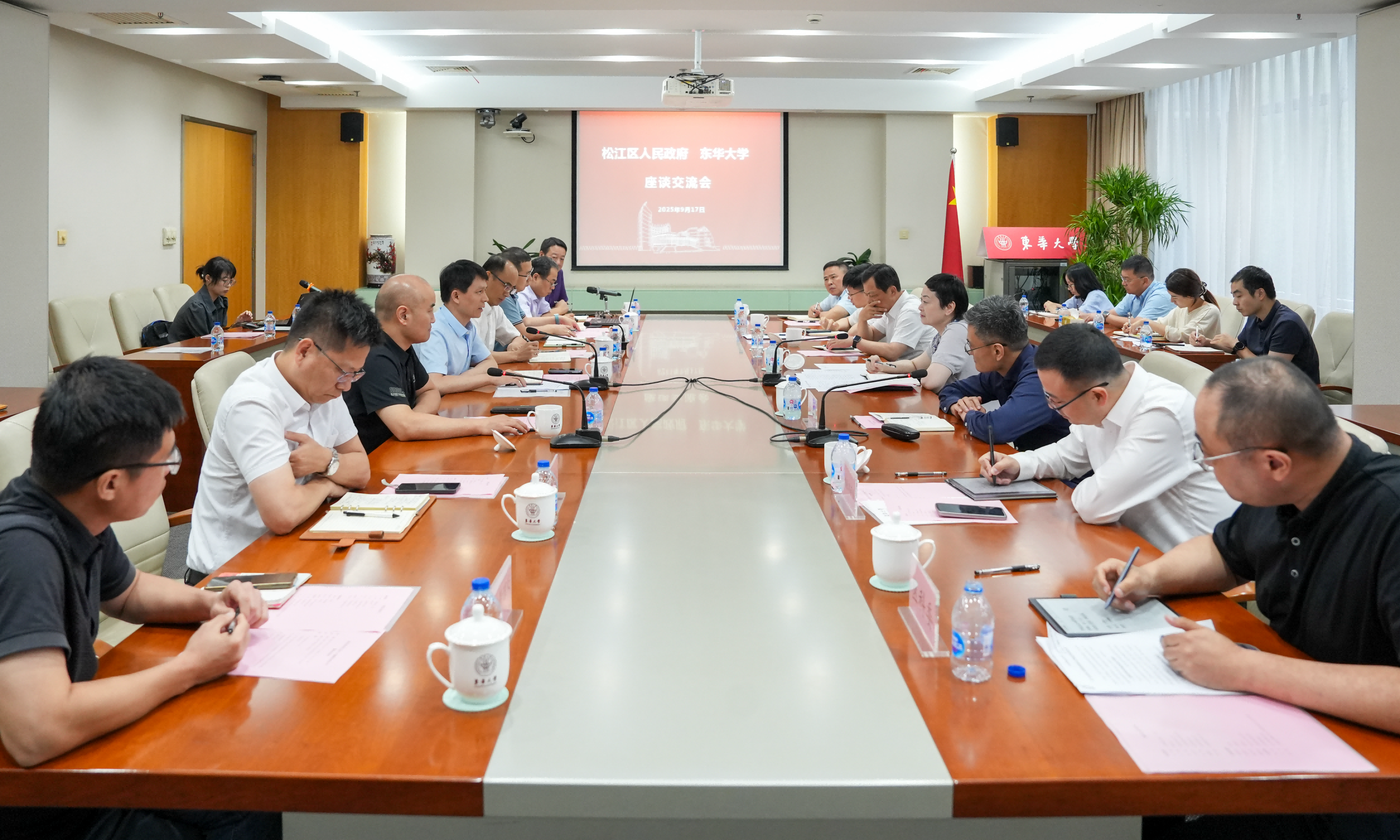 上海东华大学科技园发展有限公司_东华大学松江调研交流_松江区与东华大学合作发展