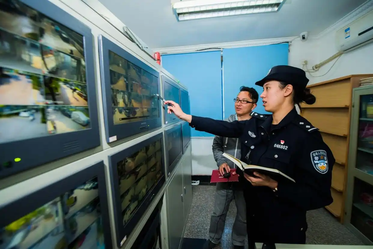 上海女特警又美又飒成打卡点_女侦查员_上海女警
