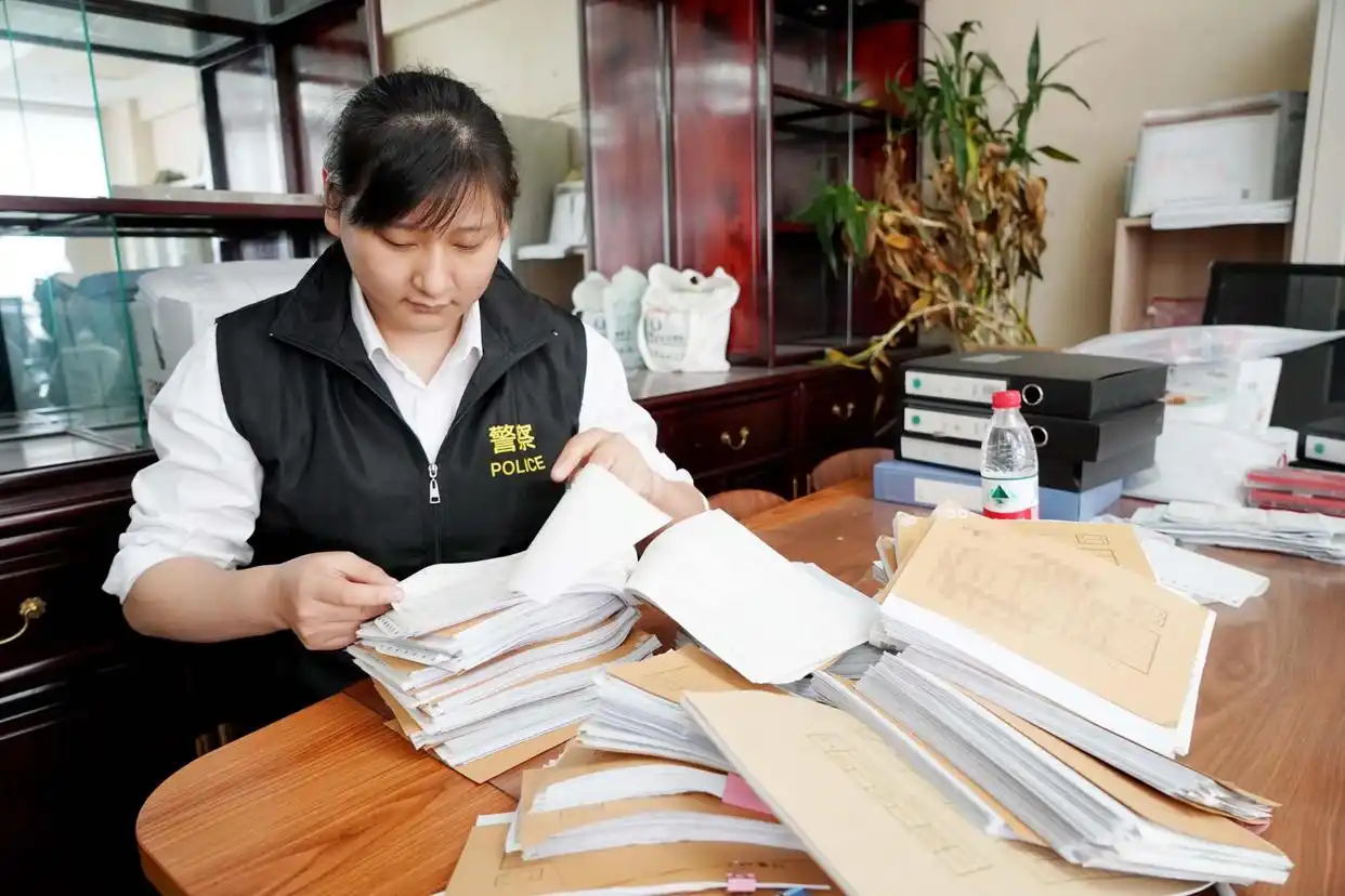 上海女特警又美又飒成打卡点_女侦查员_上海女警